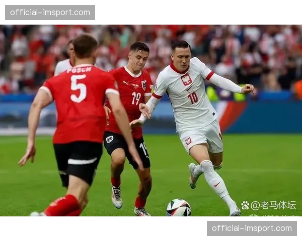 实时统计更新：莱万多夫斯基已完成6次射门，其中4次被封堵